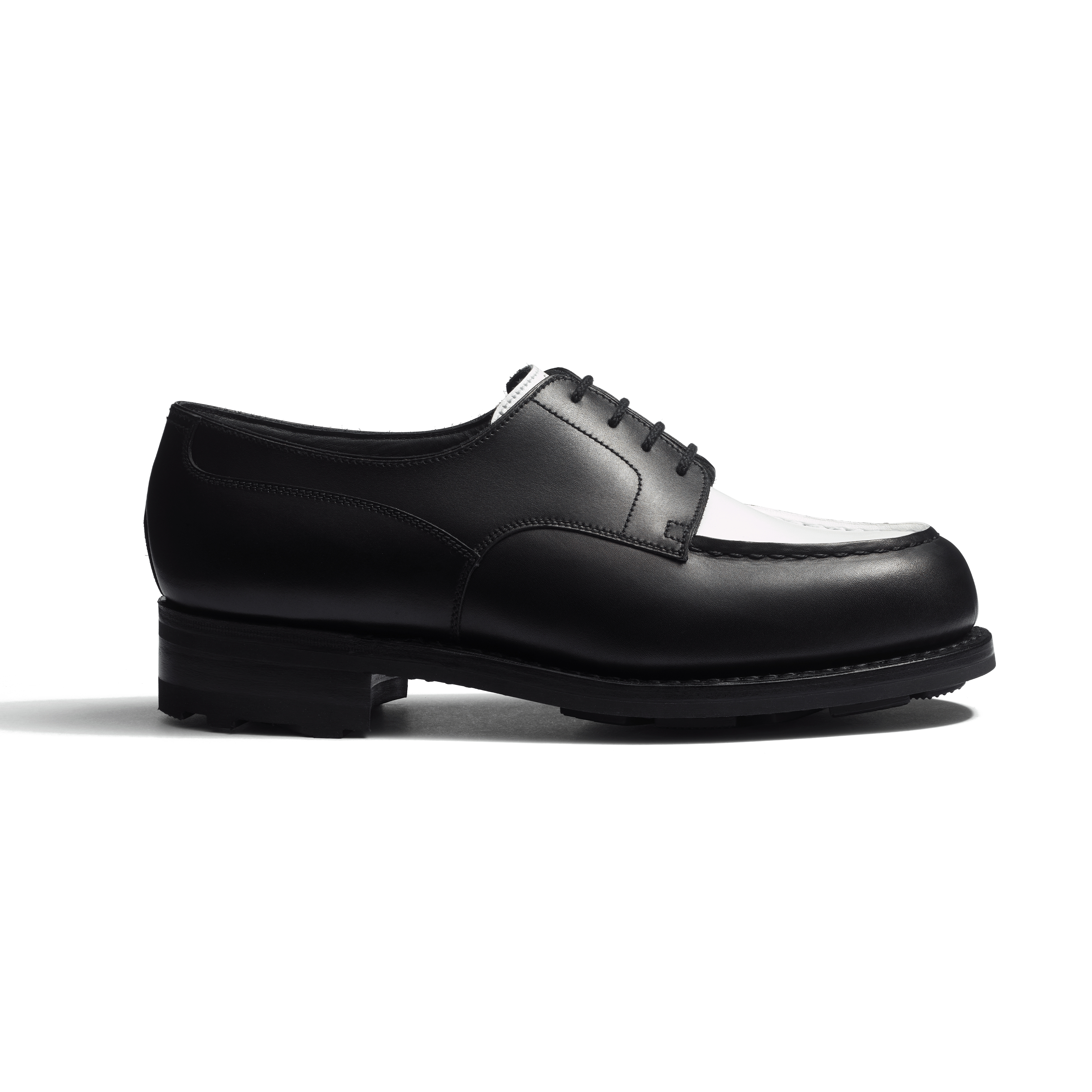 Derby Golf femme en cuir veau box noir et cuir veau souple blanc J.M. Weston