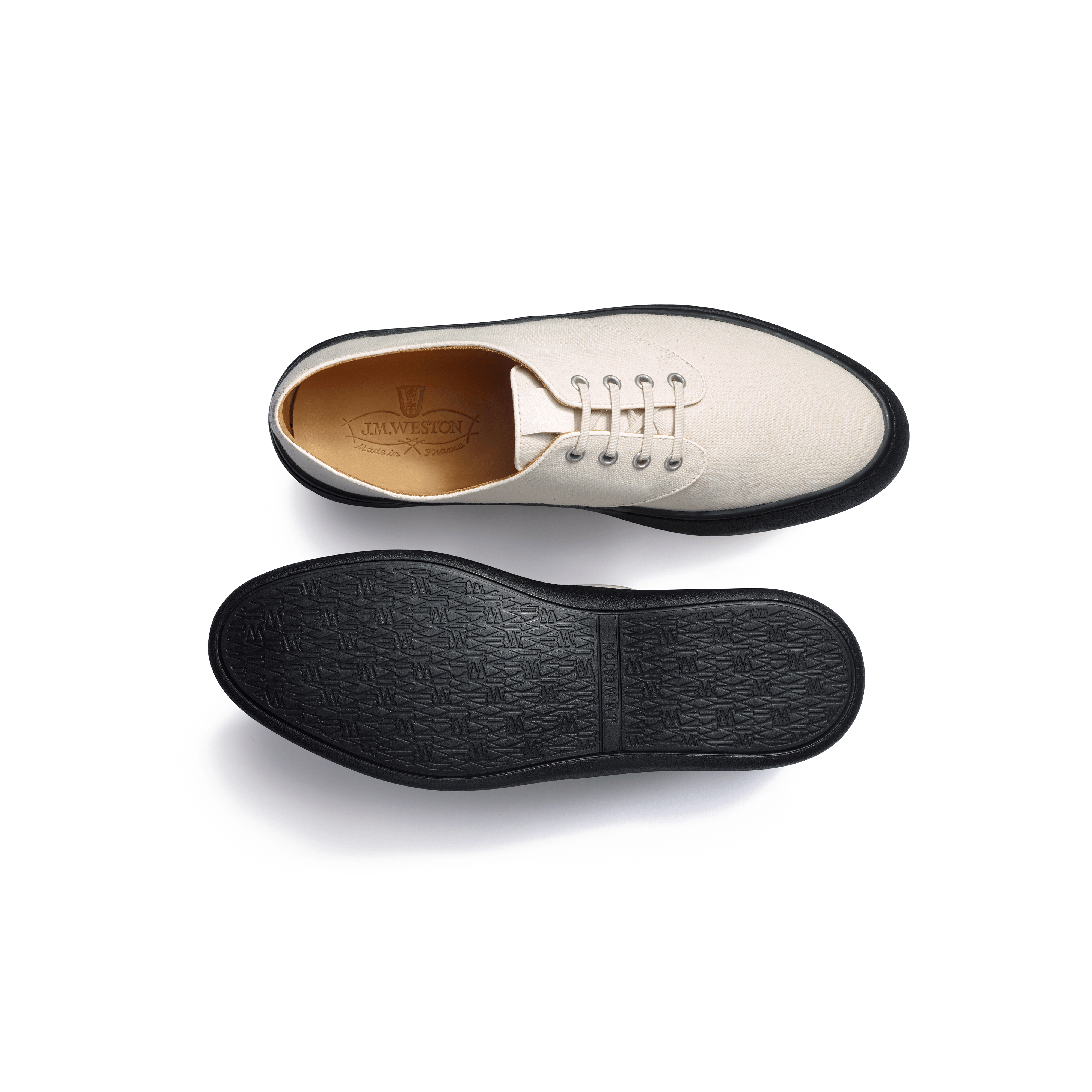 White tennis shoes hot sale with black soles